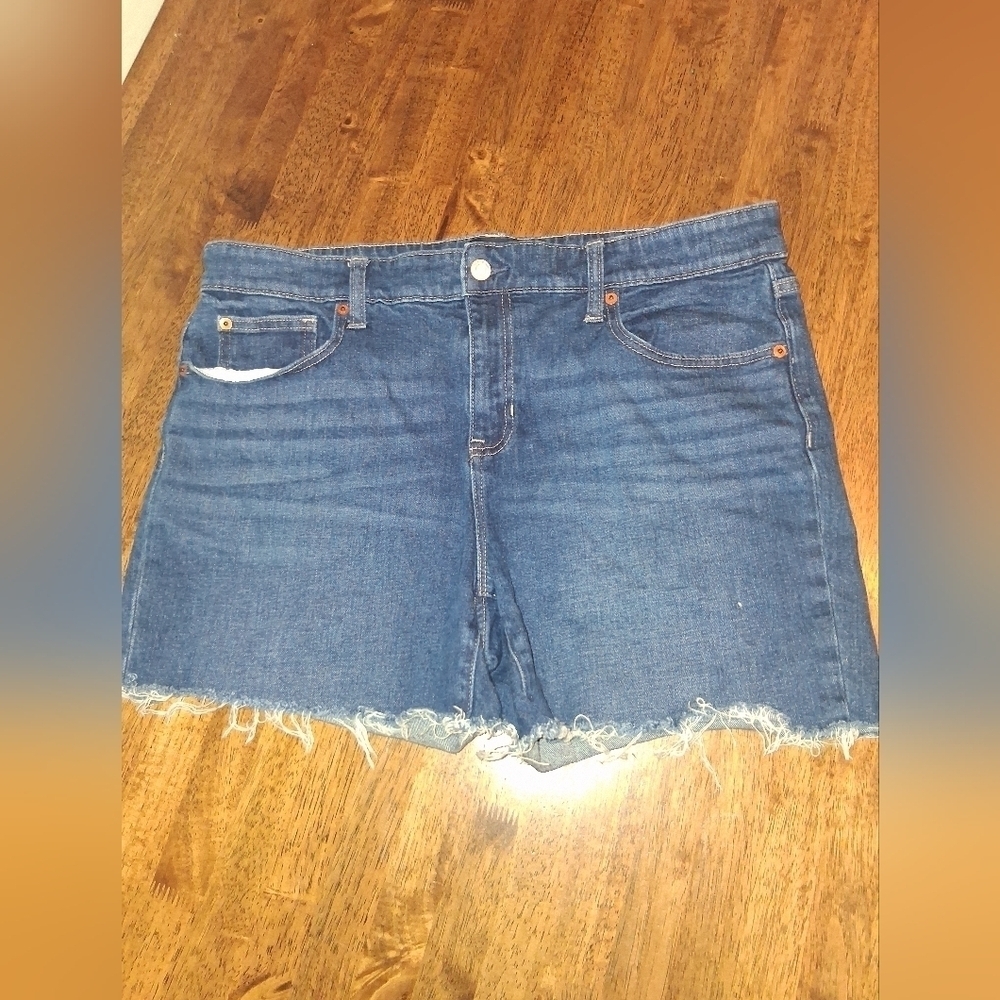 GAP women’s Denim Mid Rise 9” Bermuda Shorts dark wash 16/33